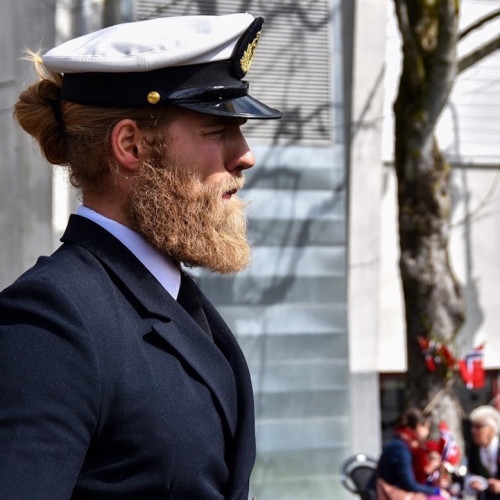 vanetti: bitemebat: werpiper: aestheticrequiem: jaxblade: mymodernmet: Norwegian Navy Officer 