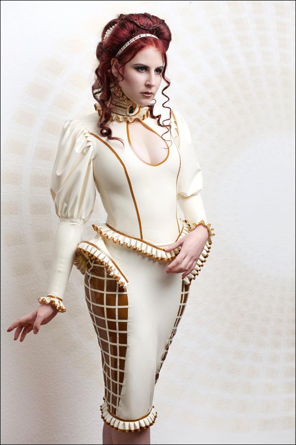 gothicandamazing:  Model: Aurelia Isabella - Model and Artist Picture by Alex