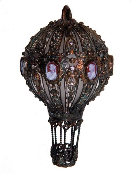 steampunktendencies:  Baroque Hot Air Baloon Light Bulbs Facebook |  Google + | Twitter