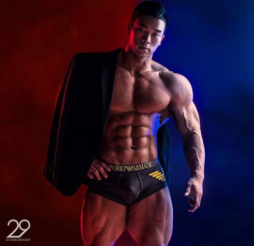 Scary Muscleman adult photos