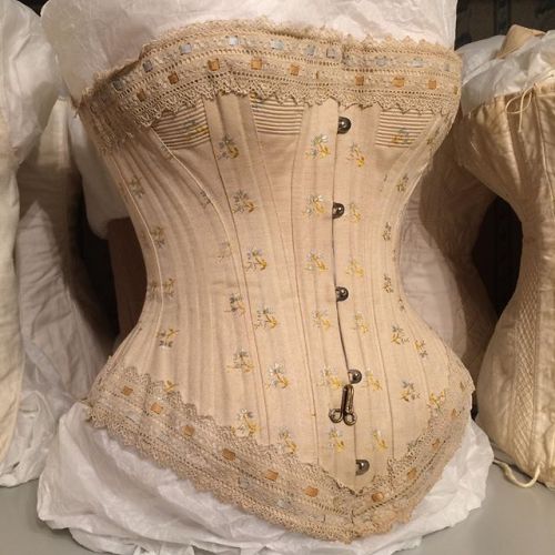 redathstyle:  https://www.instagram.com/corsets_and_crinolines/