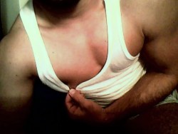 hardpecs:  always up for nippleplayjust ask for more 