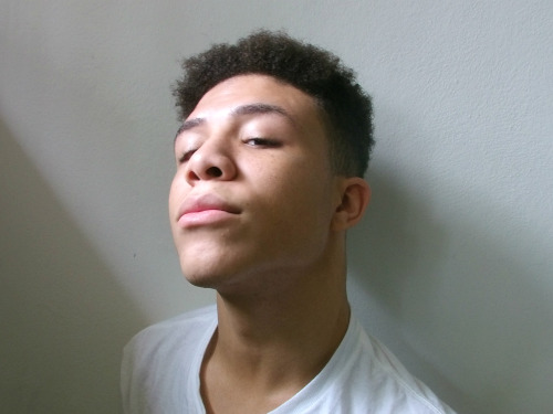 yeuo:  my features. some i’m proud of. some, not so much. but i’m thankful for them anyway. 
