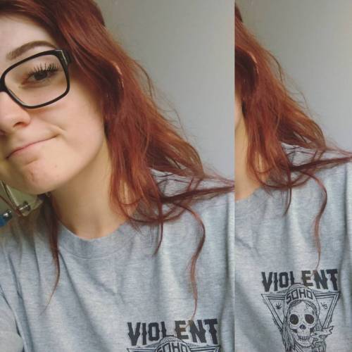 inheartsswake:New merch + chill day #violentsoho #24hundred #me