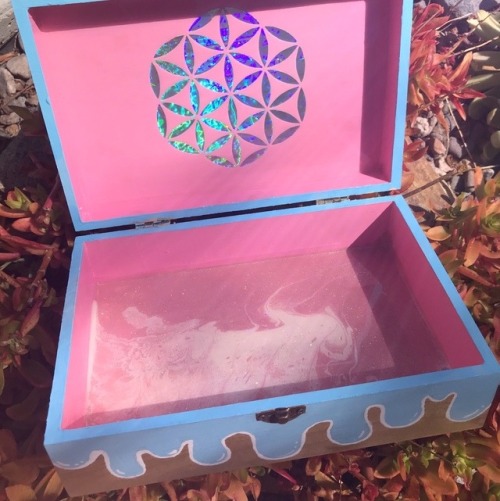 drippy lil pastel stash box  *･ﾟﾟ･*:.｡..｡.:*ﾟ:*:✼✿snag it here ━━☆⌒* ♥ link ♥