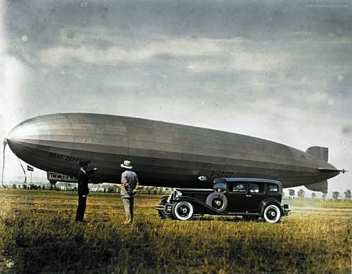 anyskin:Graf Zeppelin on a stopover in Los Angeles 1929. Cord L-29 in foreground.