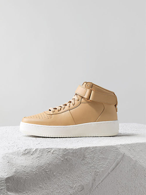 blanc-mode:  leauxnoir:  asthetiques:  CELINE - TAN CALFSKIN SNEAKER.  très bien  blanc-mode for fashion & art