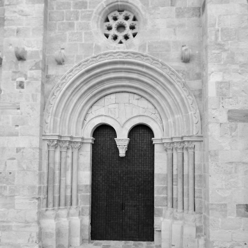 Puerta, Iglesia, Zamora, 2011.I failed to note which church this was, one of the several romanesque 