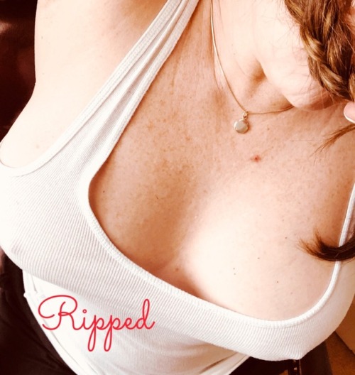 proph7:rippedjeanseyesofgreen:Pokies and practicing braids. Ripped.