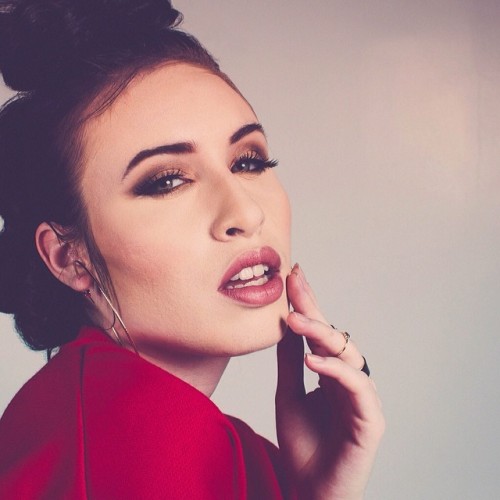 tonysiv: #MakeupbyLoe Model: @itsscarlybaybee Make Up: @loecalavera