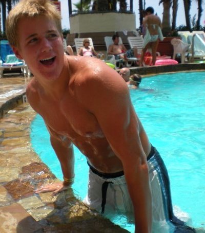 jockdays:  I follow back EVERYONE! Message me if I missed ya! ;) xx