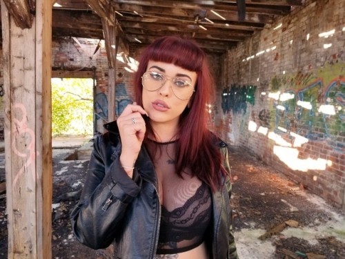 dreamy-babydoll:I’m sweet til I’m ripping your heart out of your chest
