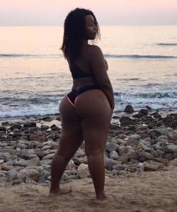 fletchertrowan:  Real Woman THICK