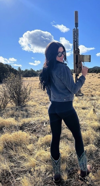 Sex hotchicks-with-guns: pictures