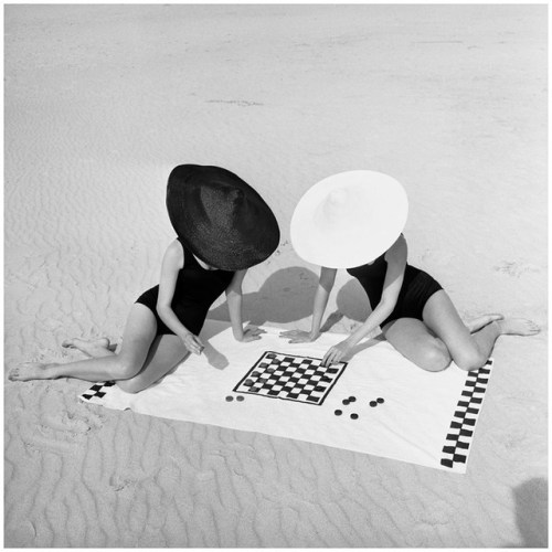 qwhex:  Jack Robinson: Hats on the Beach1959