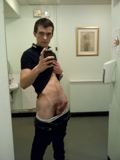 collegecock:  str8friendsexposed1:  Eddie, Str8friendsexposed**   love this guy 
