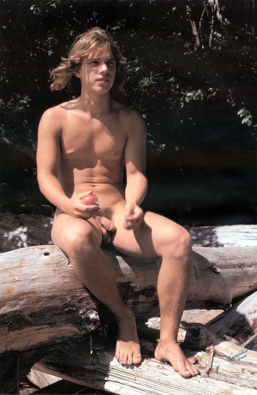 nakedblokes:  Naked blokes. That’s it. Nothing else.  nakedblokes.tumblr.com. follow. ask. submit. archive.