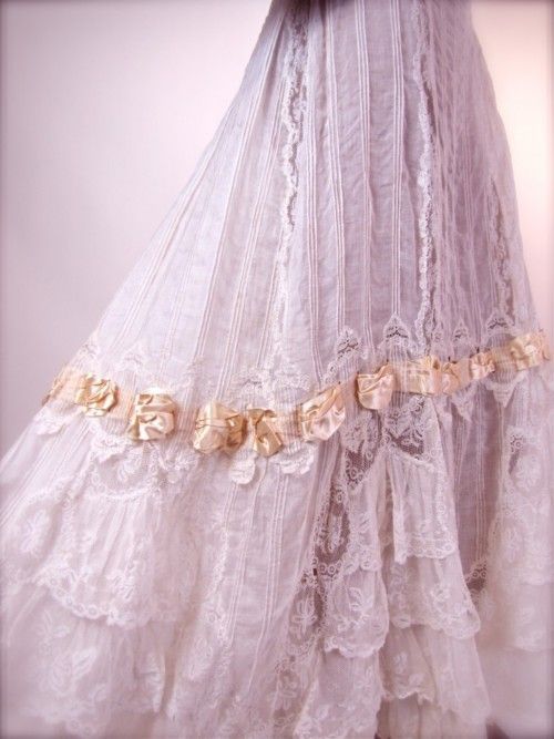 hoopskirtsociety:Belle Epoque era lace petticoat