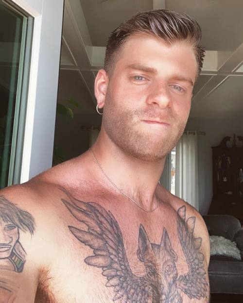 https://64.media.tumblr.com/b6faa1139cfbda1f6be80bbd3f990031/cba09f2ee7c7d272-16/s500x750/5764e38e385c6fae808aba006d882b5e938b1745.jpg