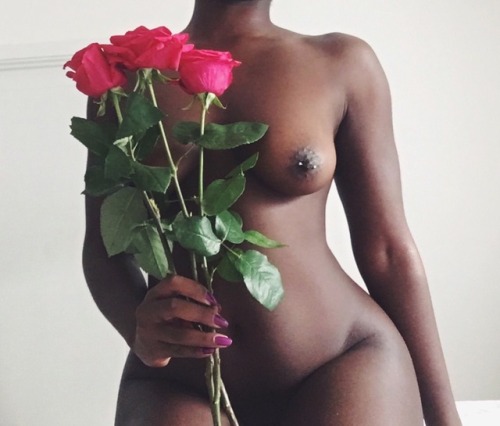 truthinthebooty:Coming up roses 🌹 porn pictures