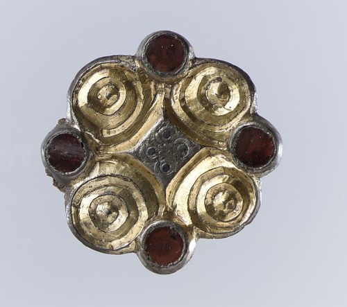 Frankish brooches, 6th centuryGarnets, worked in the cloisonné technique, featured prominently in th