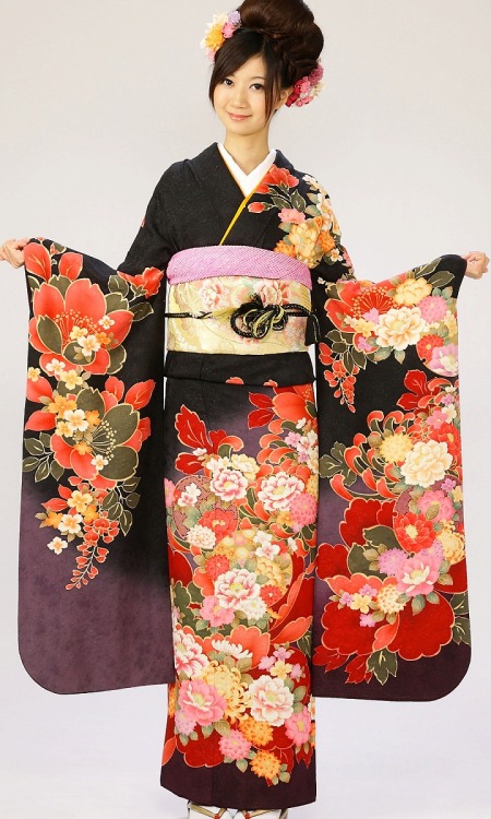thekimonolady:Rental furisode (long-sleeved women’s kimono) from kimonorental.jp, who offer “cute”, 