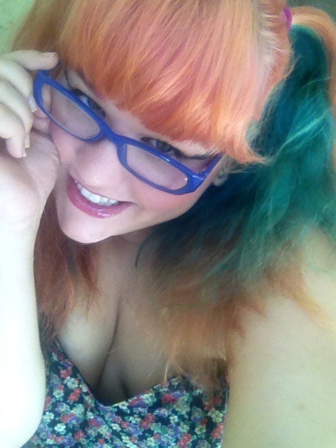 cricketrosethorn:  I’m taking calls on Niteflirt right now! http://www.niteflirt.com/listings/show/10028523-Giggly-redhead-ready-to-spread-this-pussy-for-you-