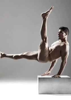 maleathletebirthdaysuits:  Louis Smith (gymnast)