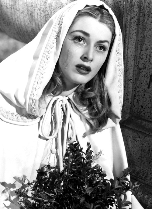 avasgal:Eleanor Parker in The Woman in White (1948)