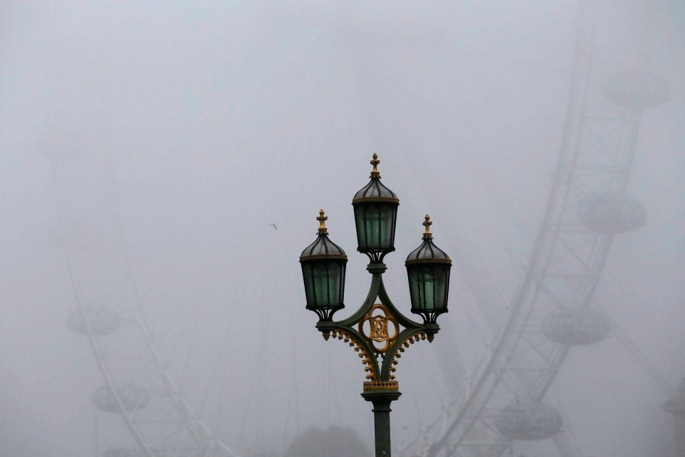Лондон окутанный туманом (фото)