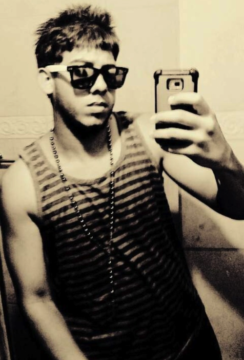 puertoricanpapis:  CHUBBY RICAN WITH A NICE UNCUT BICHO 
