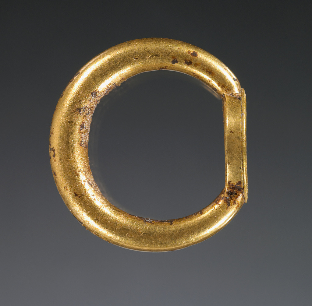 theancientwayoflife: ~ Hollow Ring. Culture: Greek Place: Greece  Date: ca. 500 B.C.