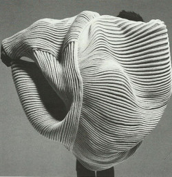 artformes:  ISSEY MIYAKE, Billowing Pleats, campaign ad for his Spring/Summer 1985-collection photographed by Irving Penn. / Patternity  