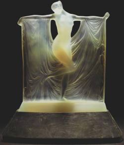 andrejvidovic:    Renè Lalique, Suzanne, 1925  