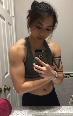 joel-ellie:  Mom: Stop lifting weights!! Your so wide! You’re not gonna find a man with those muscles!! 👹  Me: 😛🌮💦 what   its times like these I wish I was a woman~ &lt;3 &lt;3 &lt;3