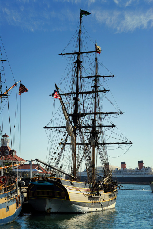 lokifenokee: The Lady Washington The Lady Washington is a 99 ton brig, built as a full scale replica