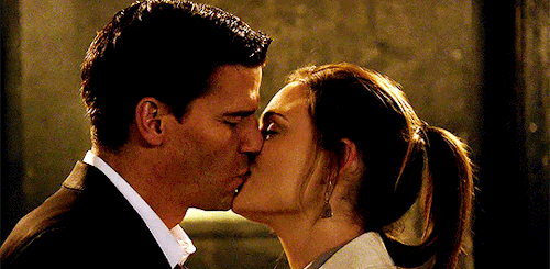 directerparrilla:ultimate shipper challenge: [8/10] first kisses I have a gambling problem, but I’m 