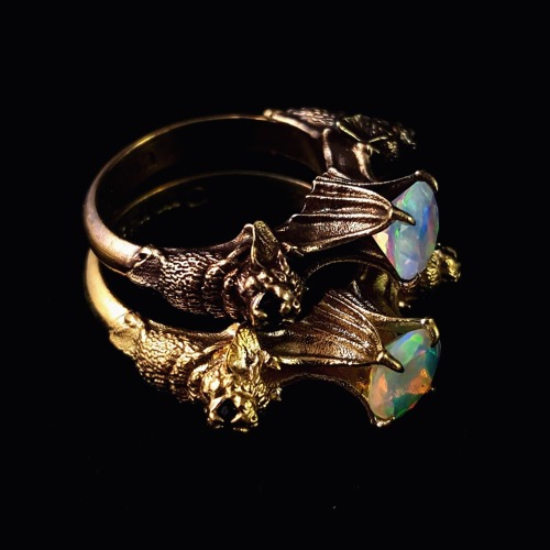 readingsforrenee: radchimera: omniastudios: Delicate bats and fiery opals. www.omniastudios.com Need