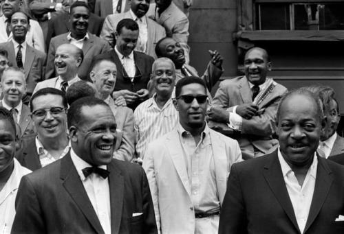 themaninthegreenshirt: A Great Day in Harlem: behind Art Kane’s classic 1958 jazz photographTh