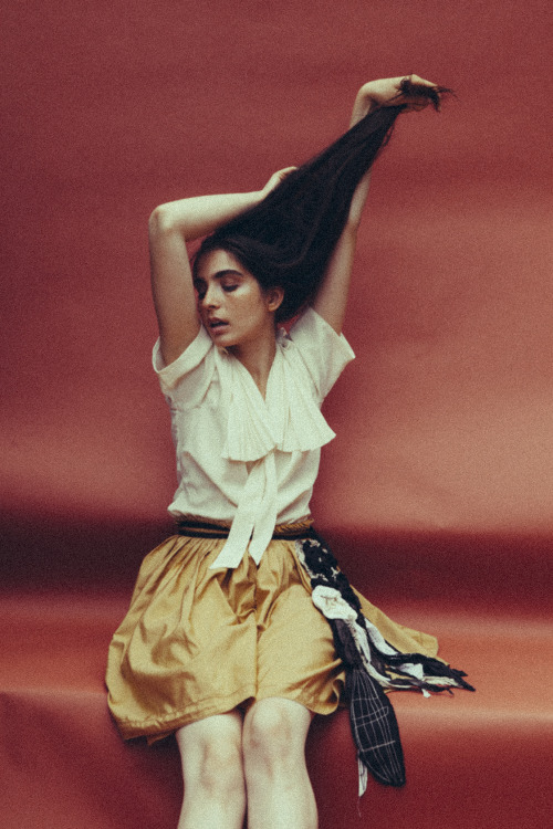 teacakes:  breathingvioletfog:  “A photographer herself, Tara is no stranger to being on the other side of the camera. Some of my favorite images of hers are actually self-portraits. Her confidence and understanding of the tedious photo-making process