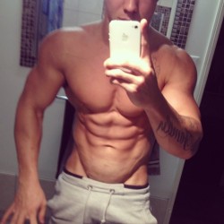 motdrobert2:  Follow me for Hot Guys, Str8