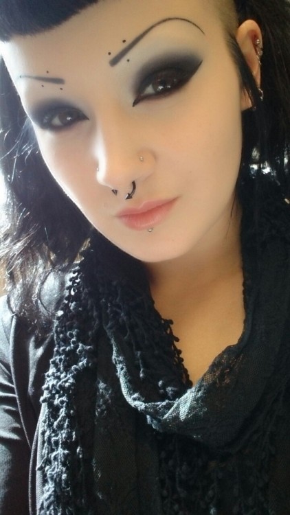 grimfaerie:  I’m currently basking in the sunshine coming through the office window 