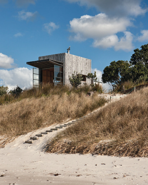 Hut on Sleds | Crosson Clarke Carnachan ArchitectsLocation: Whangapoua, Coromandel Peninsula, New Ze