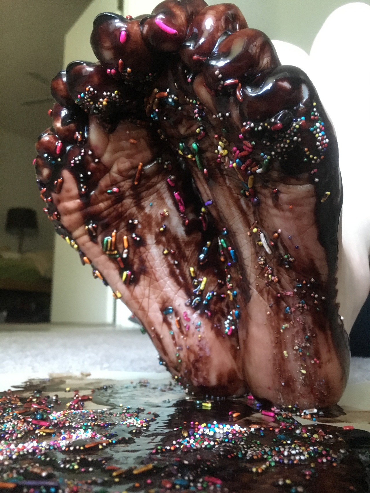 tastycummyfeet:  Who else want to lick her sexy chocolate feet ?