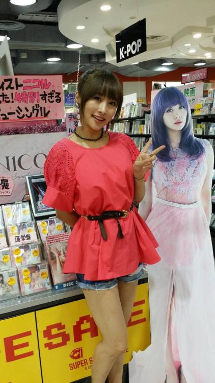 fy-jungnicole: @TOWER_shinjuku:【#Nicole】ニコルさんご来店認証ショットです♡アイドルからアーティストへ、ぐっと大人に、魅力的になったニコルの特別なデビュー作&am