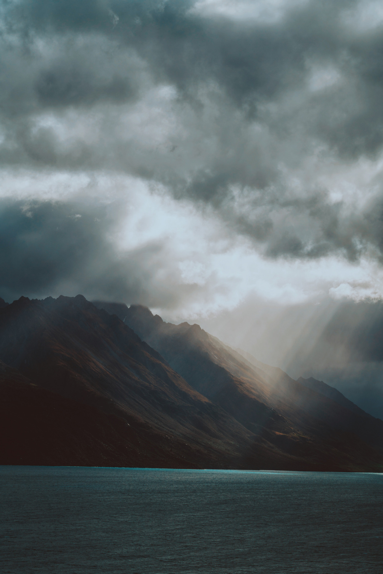 tulipnight:  Tooth Peaks by Kyle Kuiper