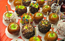 hermajestyjuicycouture:  caramel apples :)