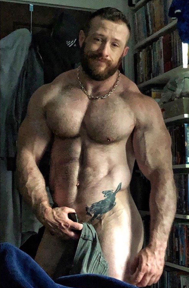 trefoilwombat:Crisp! This man is freaking hot 