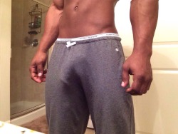 hotnaked8:  Righteous bulge