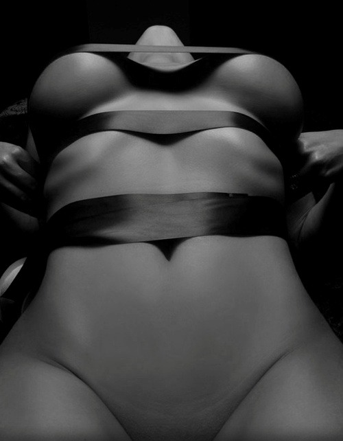 la-latingirl:  the beauty of the female figure. 